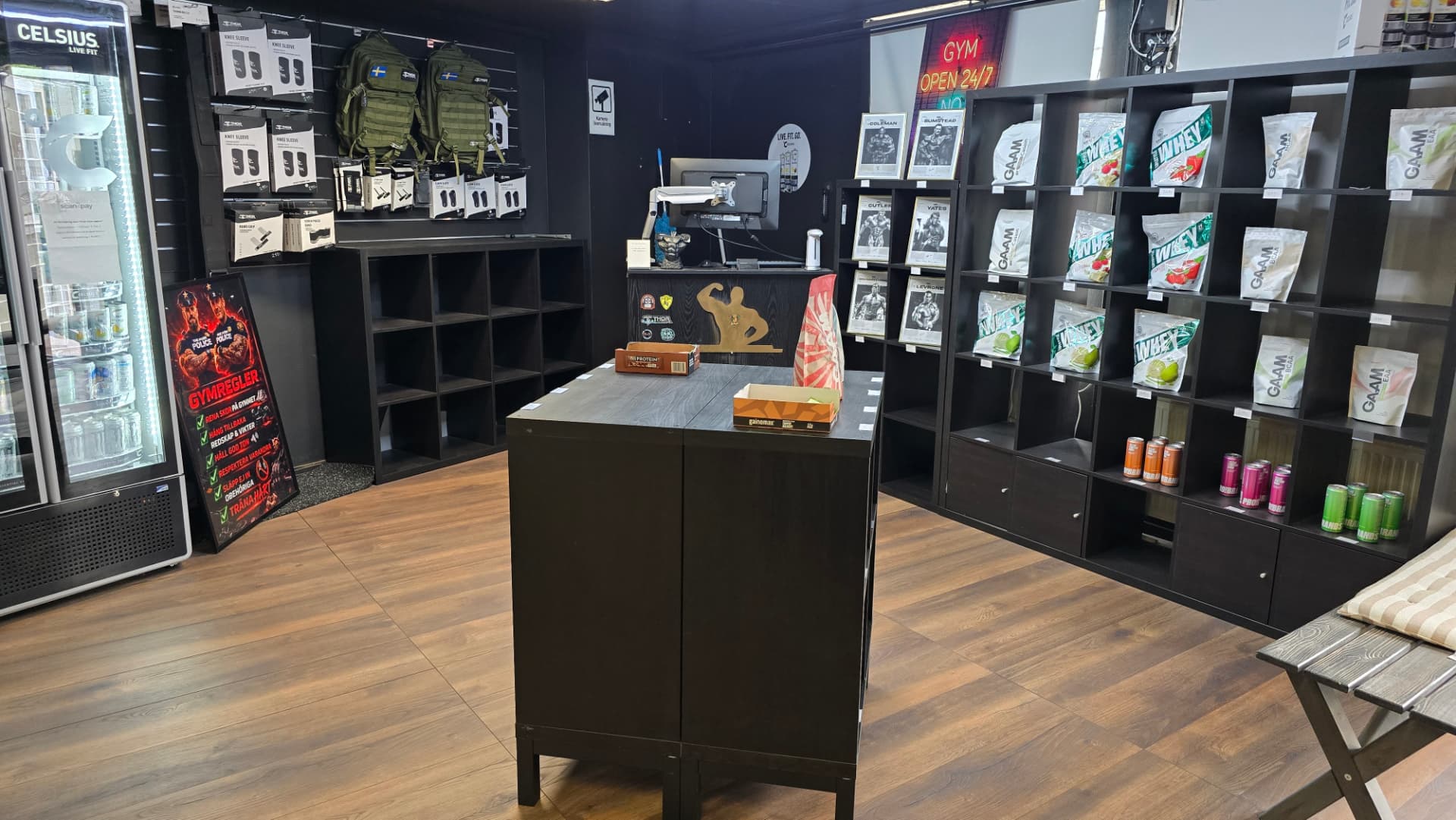 Reception och butik på Push Gym Karlskoga